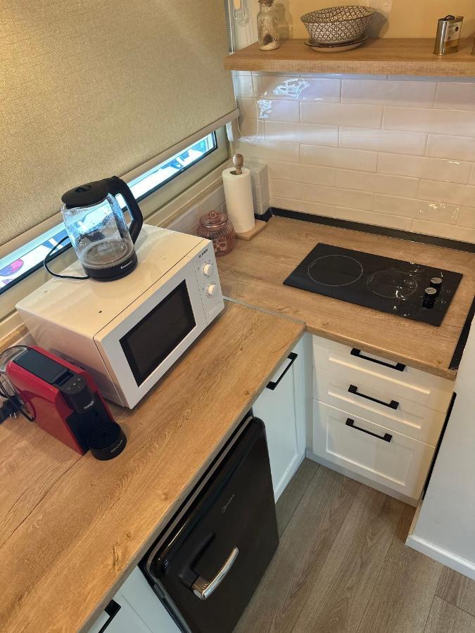 4Seasonsgea , Deluxe Studio , City Centre , טיראנה מראה חיצוני תמונה
